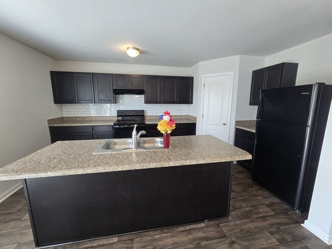 Photo - 129 Maple Tree Ln
