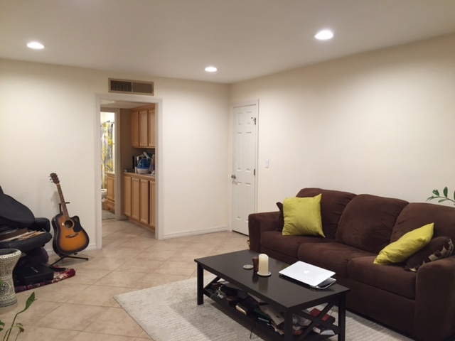 Open concept living room flows to linen closets - 3647 Jasmine Ave Unidad 103 Rental