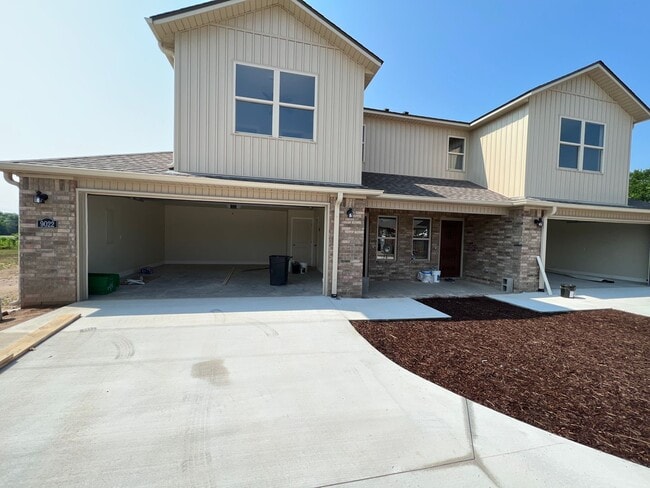 Building Photo - 9004-9006 Sandra Way Unit 9004