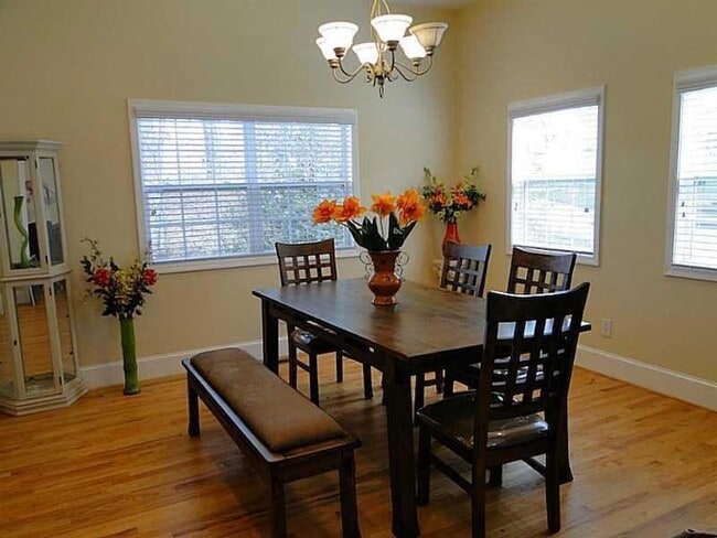 Photo - 1510 Roberts Dr SE