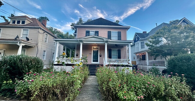 Photo - 422 Woods Ave SW Unit A