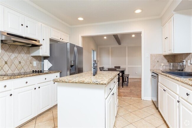 Building Photo - 14402 Chevy Chase Dr Rental