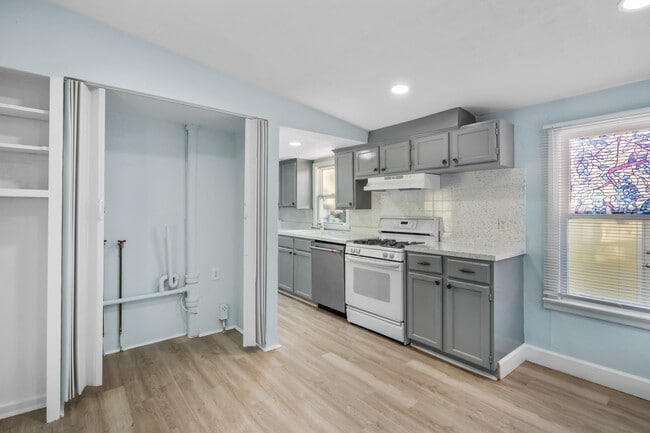 Photo - 412 Pleasant St