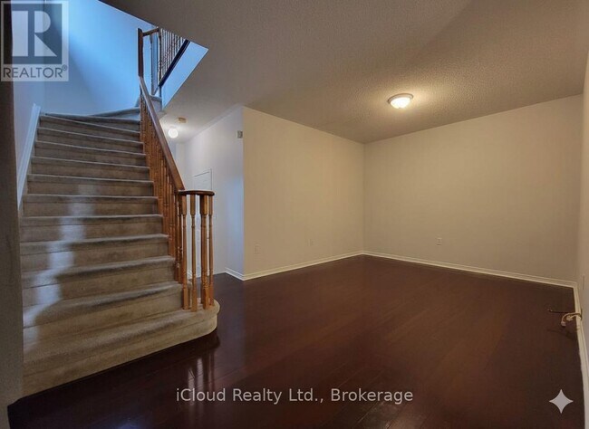 Photo - 3111 Wrigglesworth Crescent