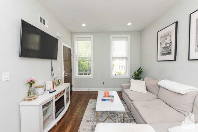 Photo - 2145 W Webster Ave Unit 2