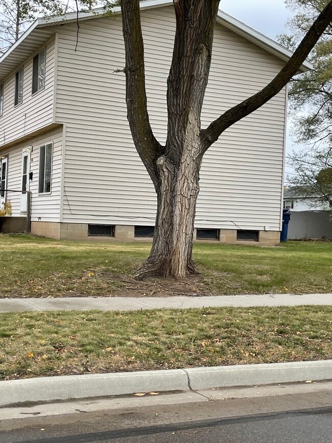 Photo - 3001 7th St N