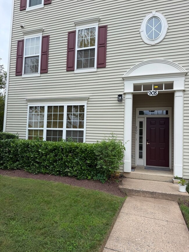 Building Photo - 908 Orchard Ridge Dr