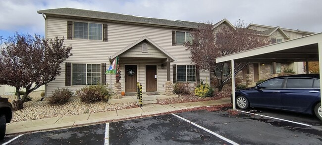 Building Photo - 3 bedroom 2.5 bath in Cedar Park right by IHC hospital. Built in 2008