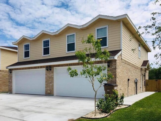 Photo - 2608 Phoenix St Townhome