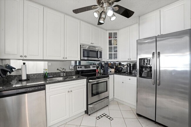 Photo - 111 W Maple St Condo