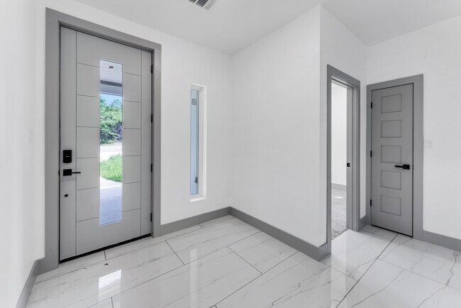 Photo - 90 Piping Rock Pl