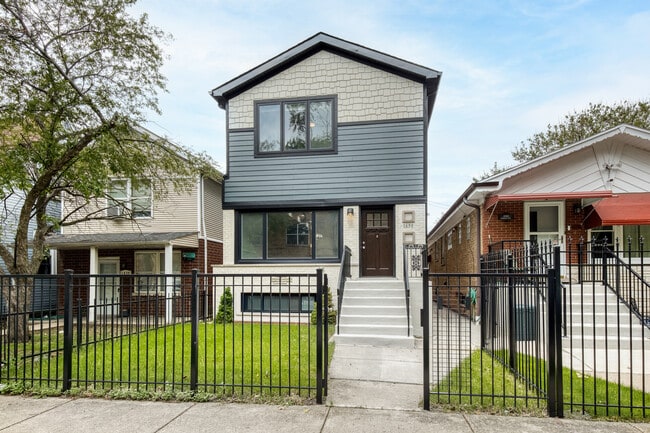 Photo - 1638 N Hamlin Ave