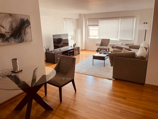 Living and Dining Room - 2909 N Sheridan Rd Unit 1902