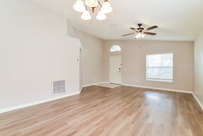 Photo - 1876 Olivia Cir
