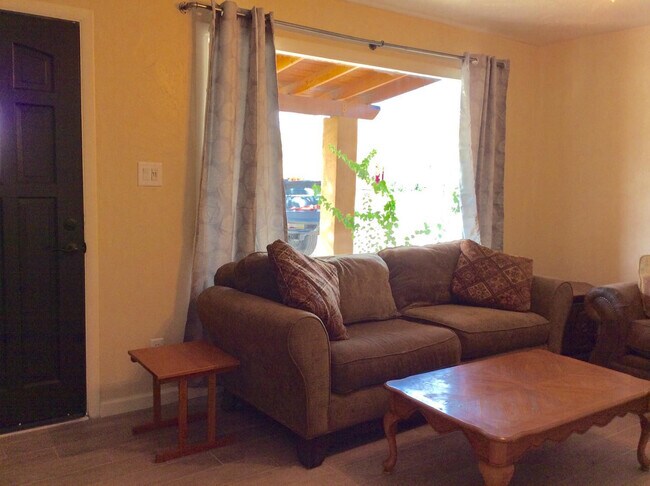 Photo - 2011 N Van Ness Ave