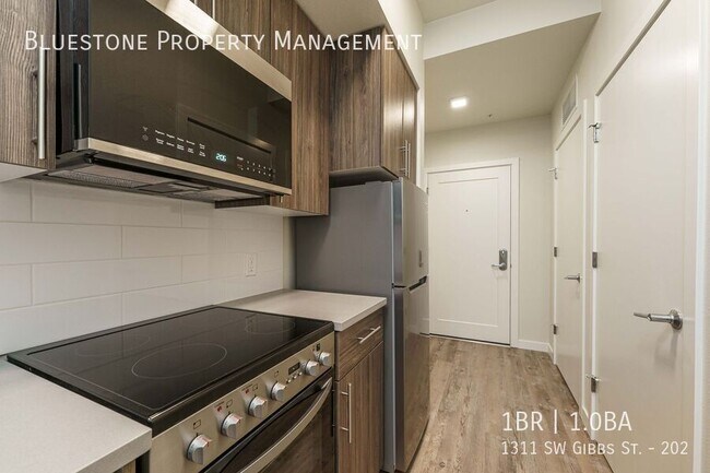 Building Photo - 1311 SW Gibbs St Unit 202