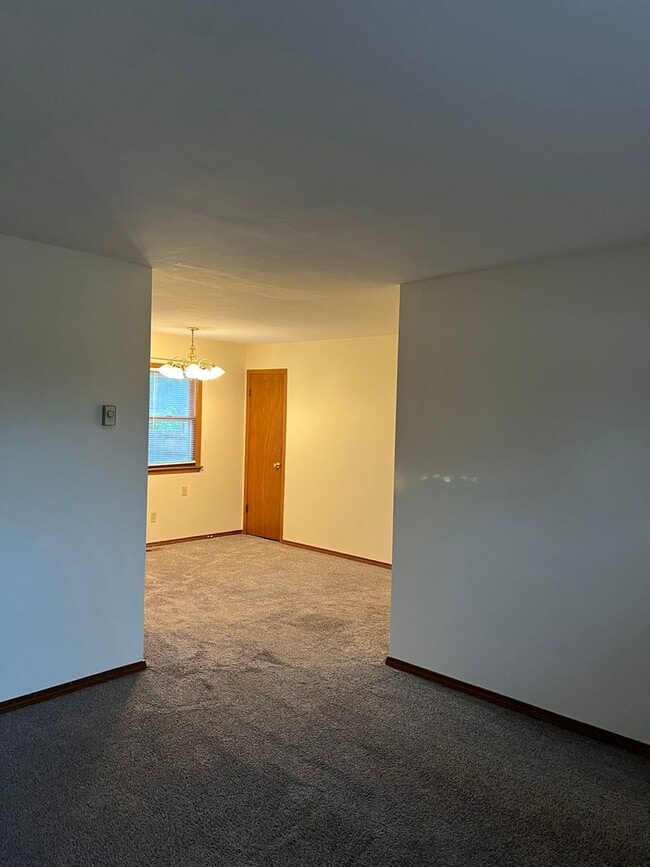 Photo - 202 E New Melville Rd