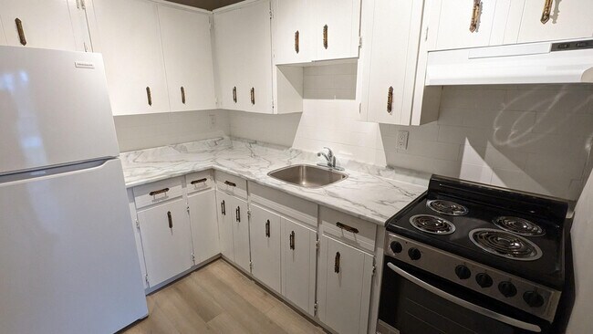 Photo - Cheam View Apartments 2