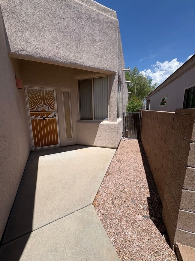 Photo - Well Maintained Home in East Side Gated Community- 3Bd-A/C-Community Pools !!