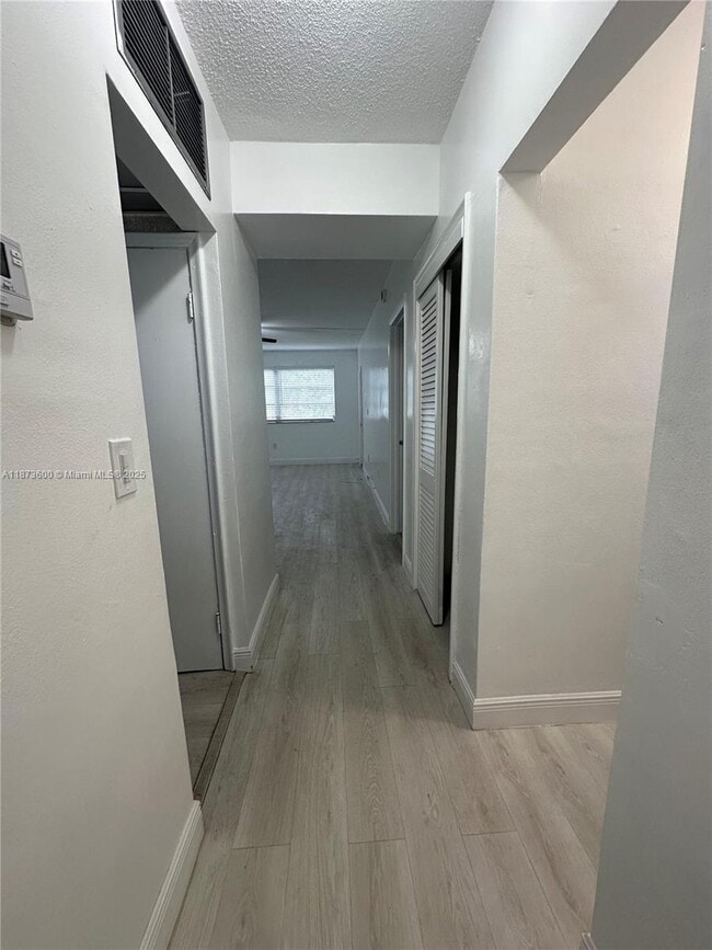 Building Photo - 20200 NE 29th Ct Unit N103 Rental