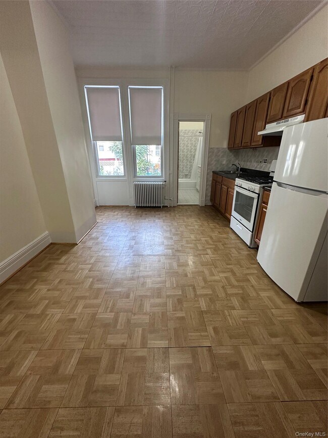 Photo - 19-39 Gates Ave