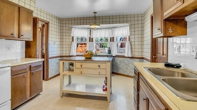 Photo - 561 Summit Ridge Dr