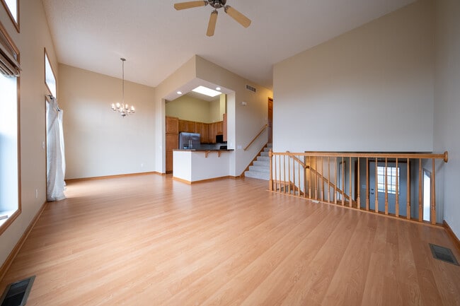 Photo - 7096 Peony Ln N