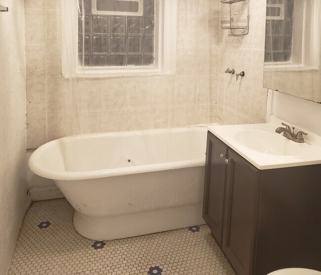 Photo - 2922 N Albany Ave Unidad GARDEN