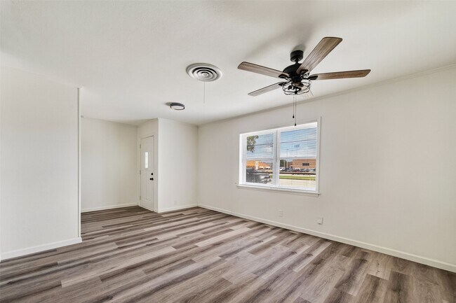 Photo - 1308 W Dumble St