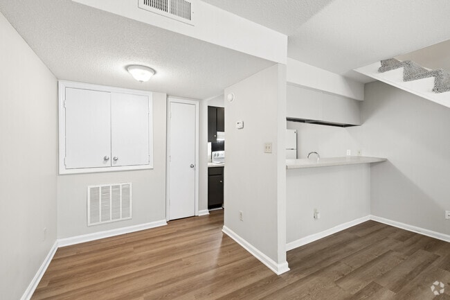 Loft - 1BR, 1BA - 738SF - Dining/Kitchen