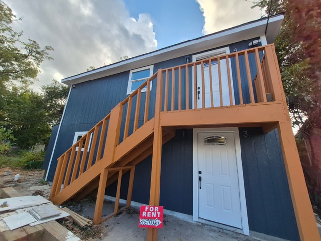 Building Photo - 2209 Gano St