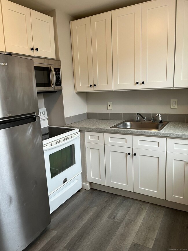 Building Photo - 930 William St Unit APT A