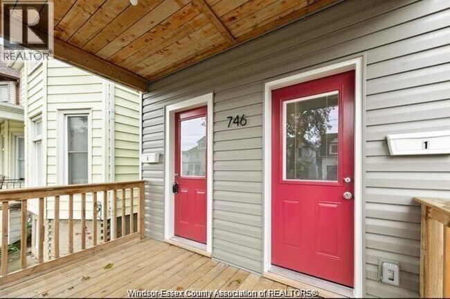 Photo - 746 Dougall Ave