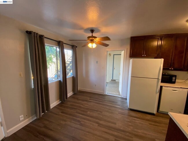Building Photo - 17 Raggio Rd Unit 1