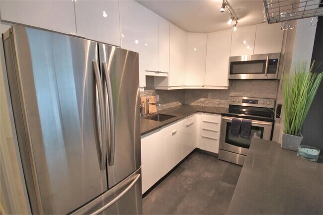 Building Photo - 650 Alamo Ct Unit 7