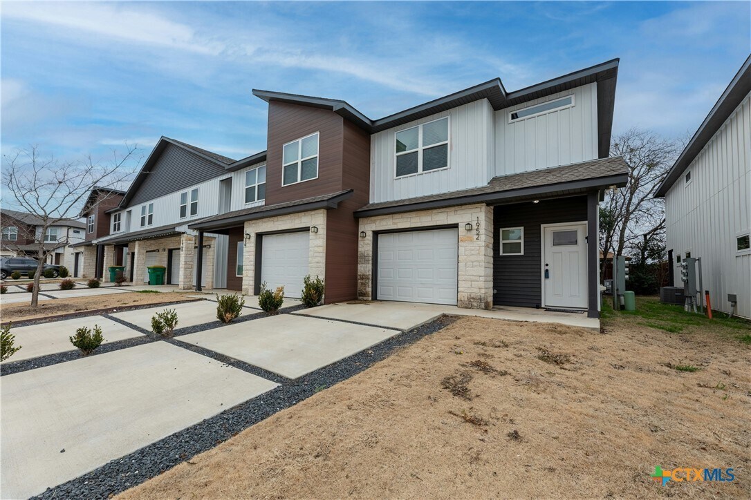 Photo - 1952 Royal Loop Townhome