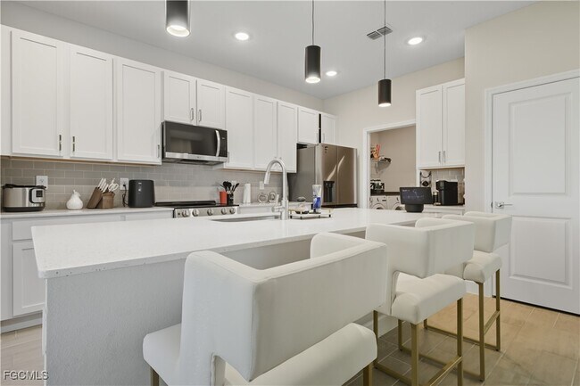 Photo - 525 Tropicana Parkway W