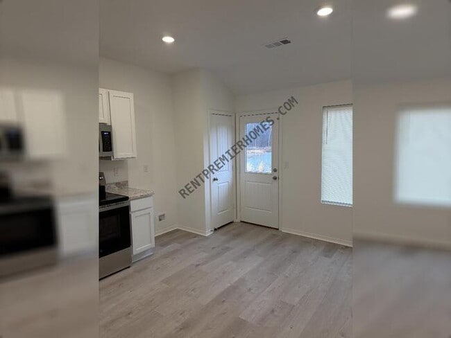 Photo - 43 Remington Ln