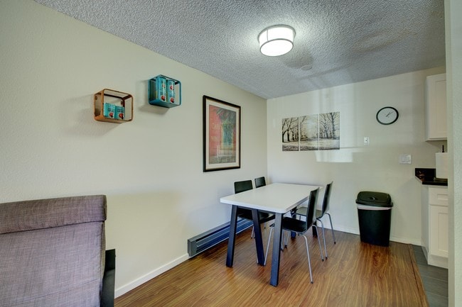 Oliver Apartments