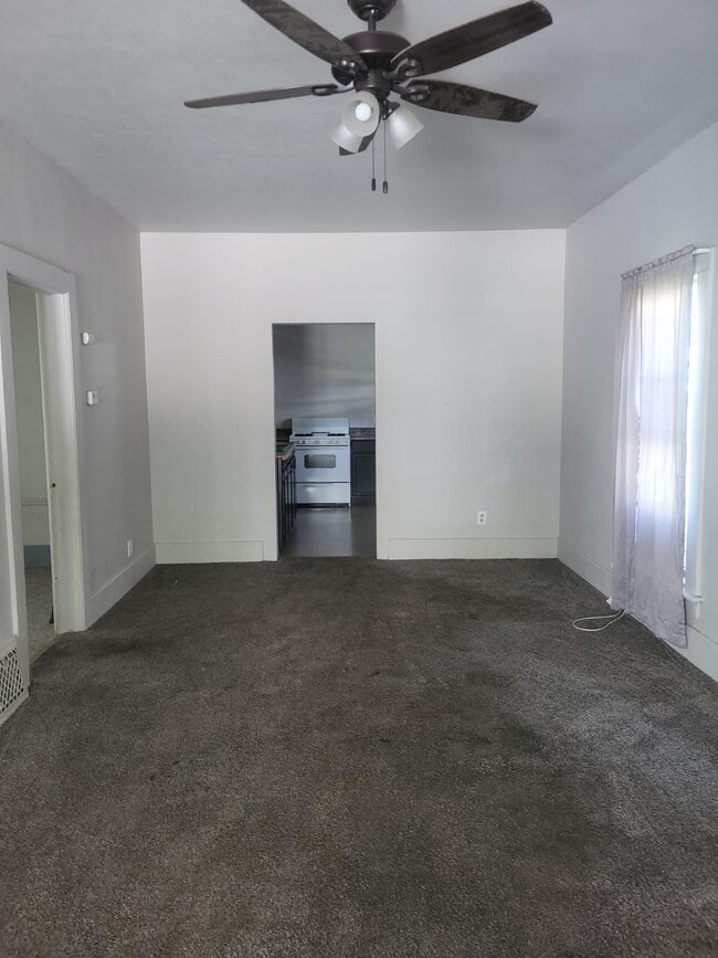 Photo - 737 E 4th St