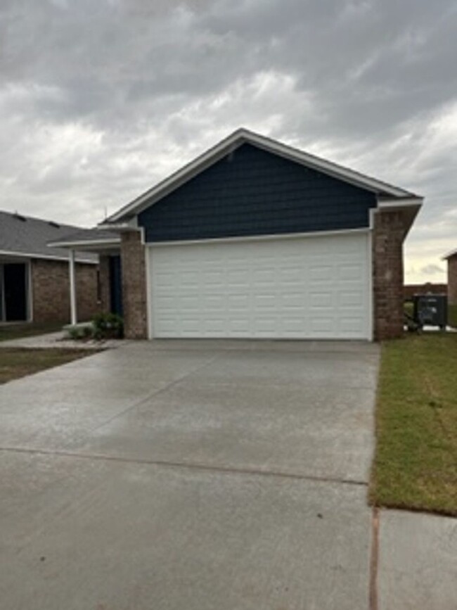 FIRST MONTH FREE - Beautiful New Home! - FIRST MONTH FREE - Beautiful New Home!