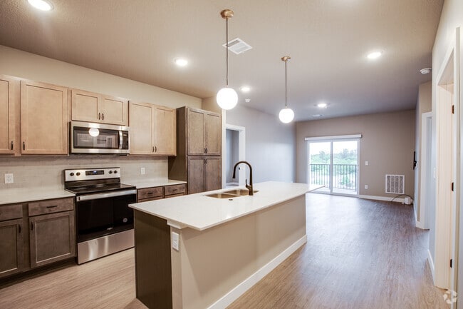 2BR, 2BA - 1057SF