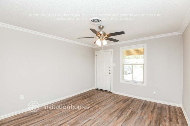 Photo - 208 Ennis St