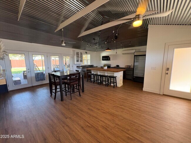 Photo - 422 W Eva St