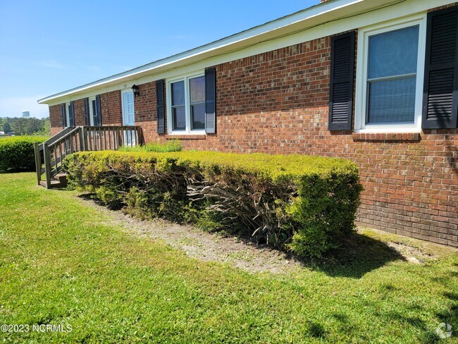 Building Photo - 356 Laurel Rd Rental