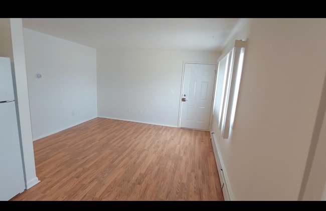 Living Room 3 - 308 Kehoe Rd Unit 4A