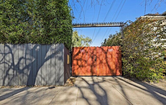 Photo - 1269 Alcatraz Avenue Unidad B