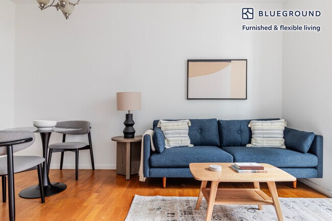 Photo - 635 W 42nd St Unidad FL11-ID2064