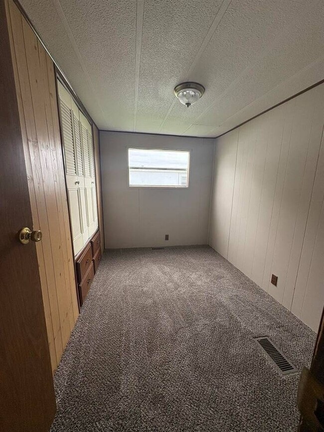 Photo - 461 W Lytle St