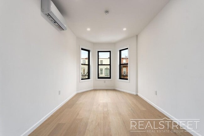 Building Photo - Spacious 2-Bedroom, 2-Bath Apartment in Bed-Stuy with Modern Amenities
